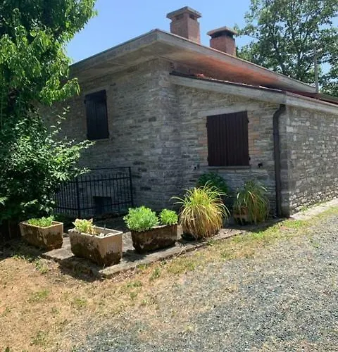 Borgo Scorza Casa vacanze Pietramogolana